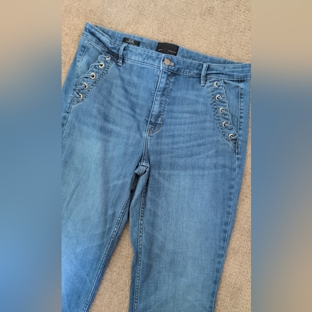 White House Black Market High Rise Slim Everyday Soft Grommet Pocket Detail Jean - Picture 3 of 10